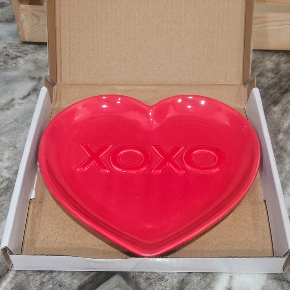 NWT Valentine Heart-Shaped XOXO Red Candy Dish - Picture 8 of 9